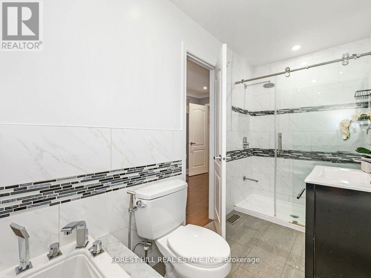 1575 Samuelson Circle, Mississauga, Ontario  L5N 8A2 - Photo 23 - W12552566