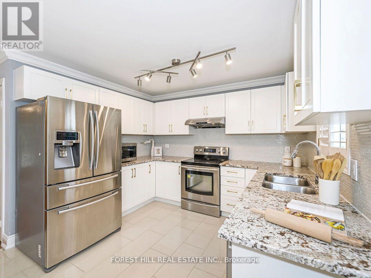 1575 Samuelson Circle, Mississauga, Ontario  L5N 8A2 - Photo 4 - W12552566