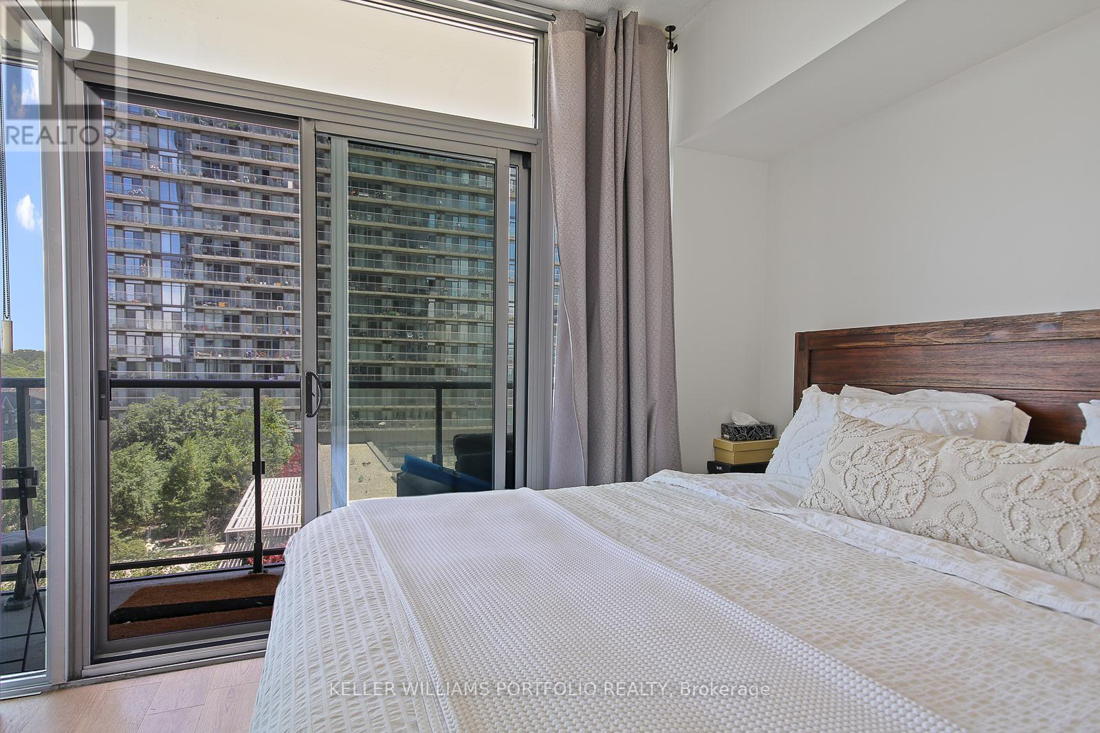 515 - 105 The Queensway Avenue, Toronto, Ontario  M6G 5B5 - Photo 12 - W12552568