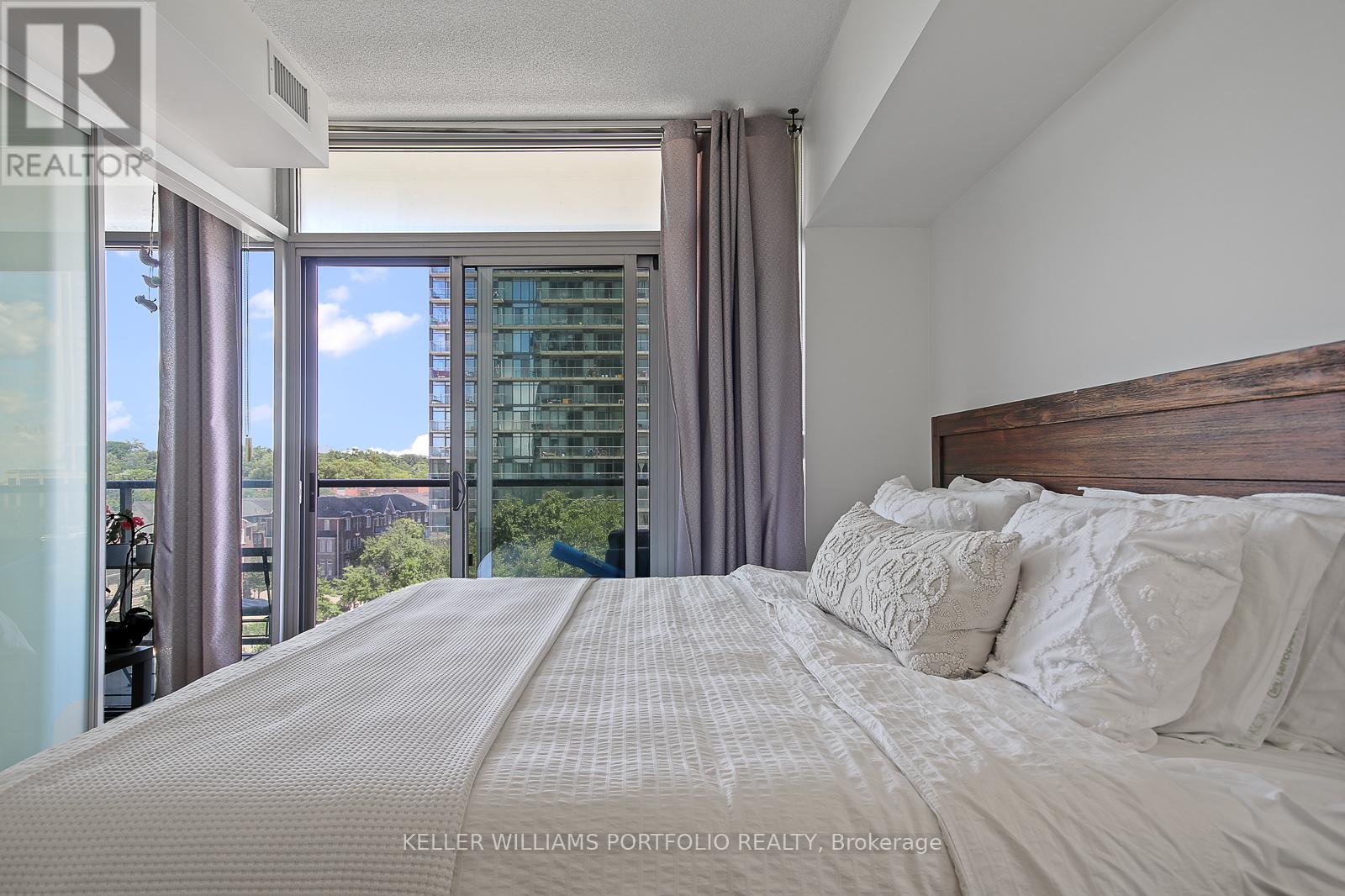 515 - 105 The Queensway Avenue, Toronto, Ontario  M6G 5B5 - Photo 13 - W12552568