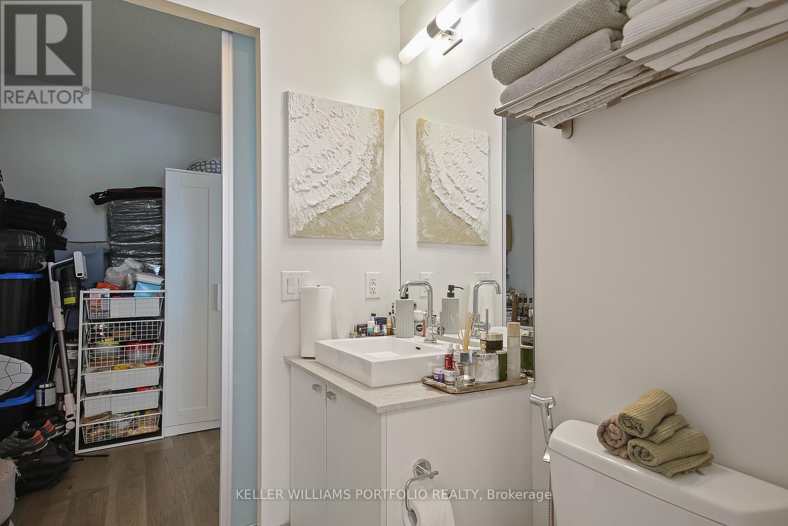 515 - 105 The Queensway Avenue, Toronto, Ontario  M6G 5B5 - Photo 15 - W12552568