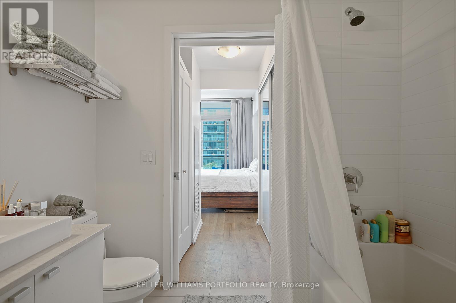 515 - 105 The Queensway Avenue, Toronto, Ontario  M6G 5B5 - Photo 16 - W12552568