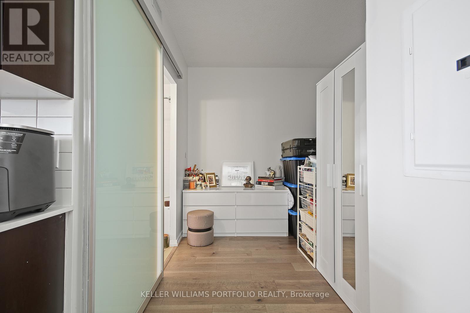 515 - 105 The Queensway Avenue, Toronto, Ontario  M6G 5B5 - Photo 17 - W12552568