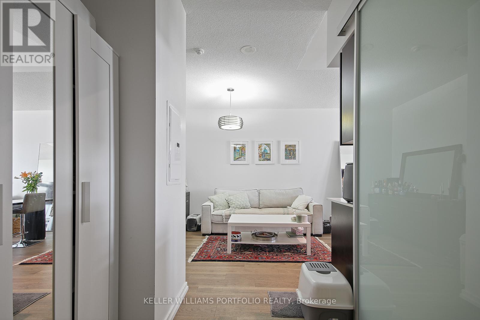 515 - 105 The Queensway Avenue, Toronto, Ontario  M6G 5B5 - Photo 19 - W12552568