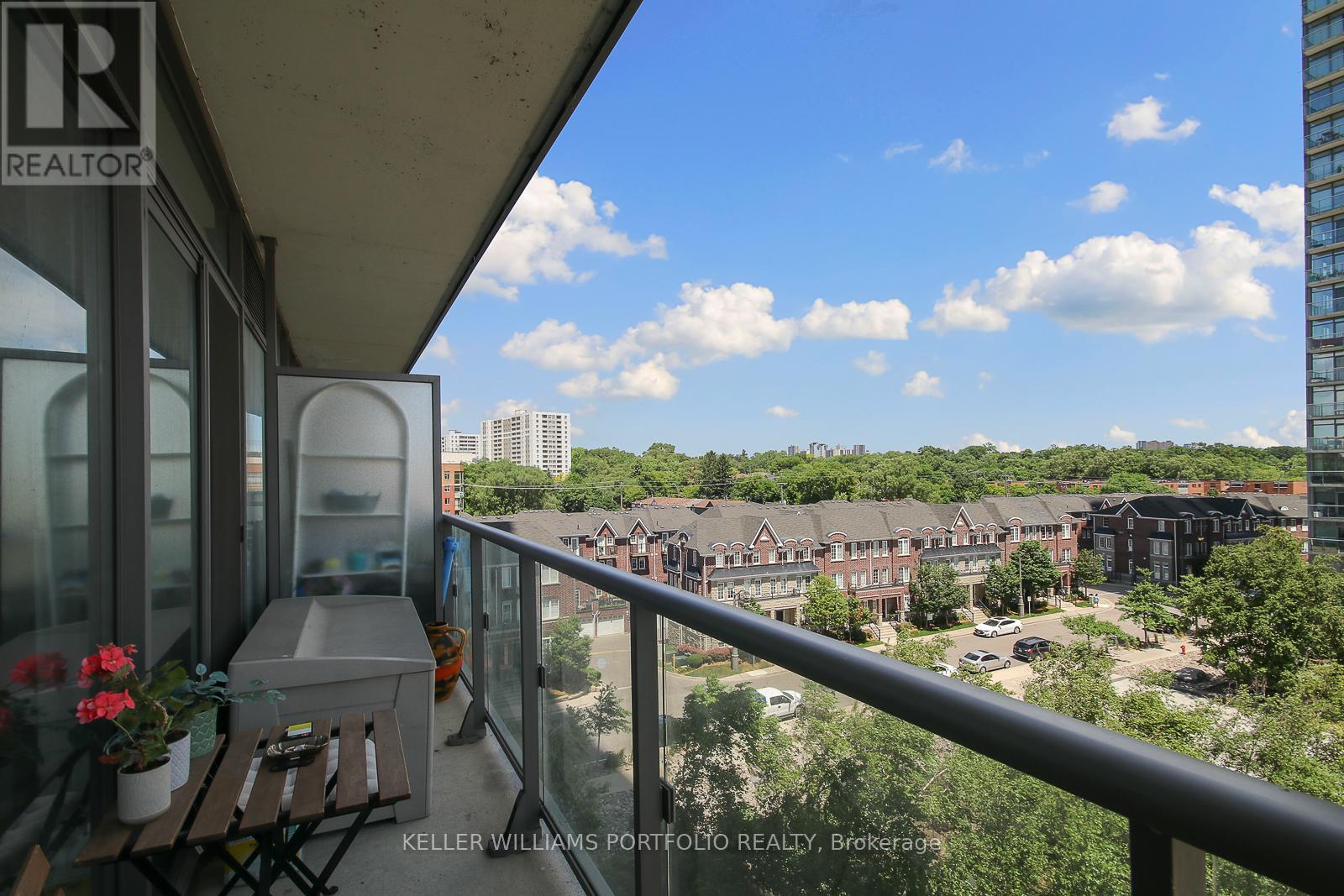 515 - 105 The Queensway Avenue, Toronto, Ontario  M6G 5B5 - Photo 21 - W12552568