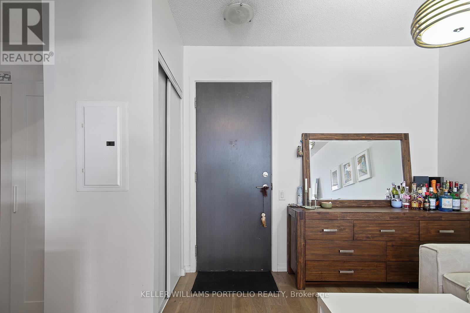 515 - 105 The Queensway Avenue, Toronto, Ontario  M6G 5B5 - Photo 3 - W12552568