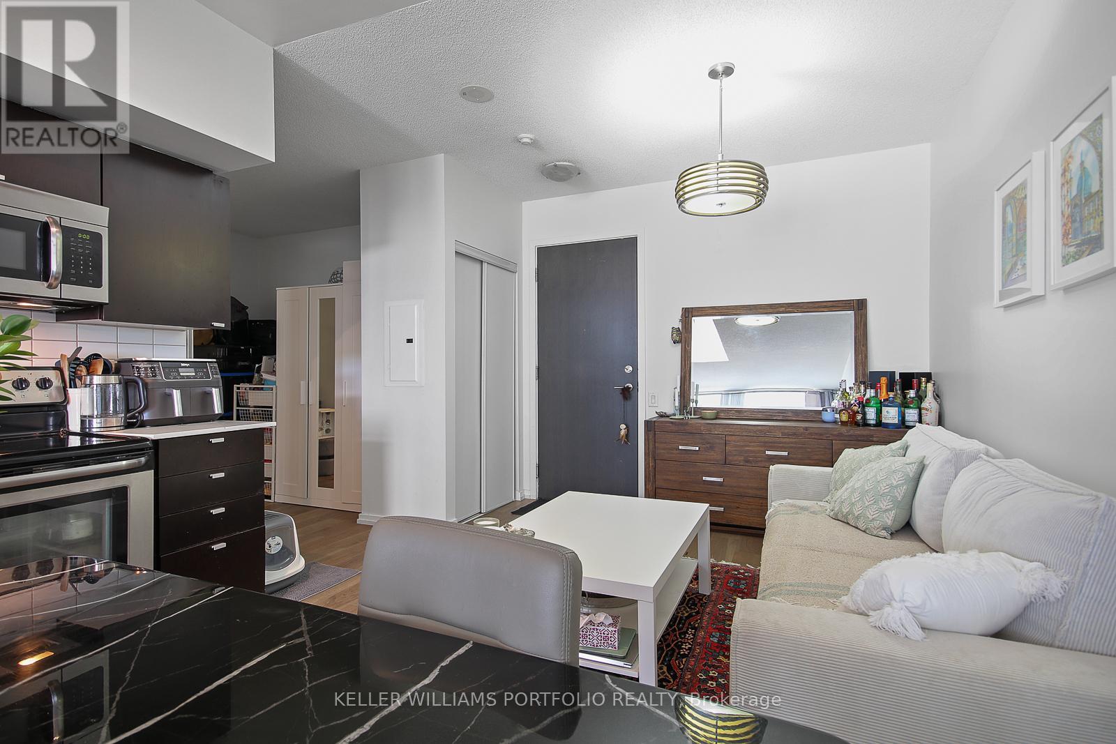 515 - 105 The Queensway Avenue, Toronto, Ontario  M6G 5B5 - Photo 5 - W12552568