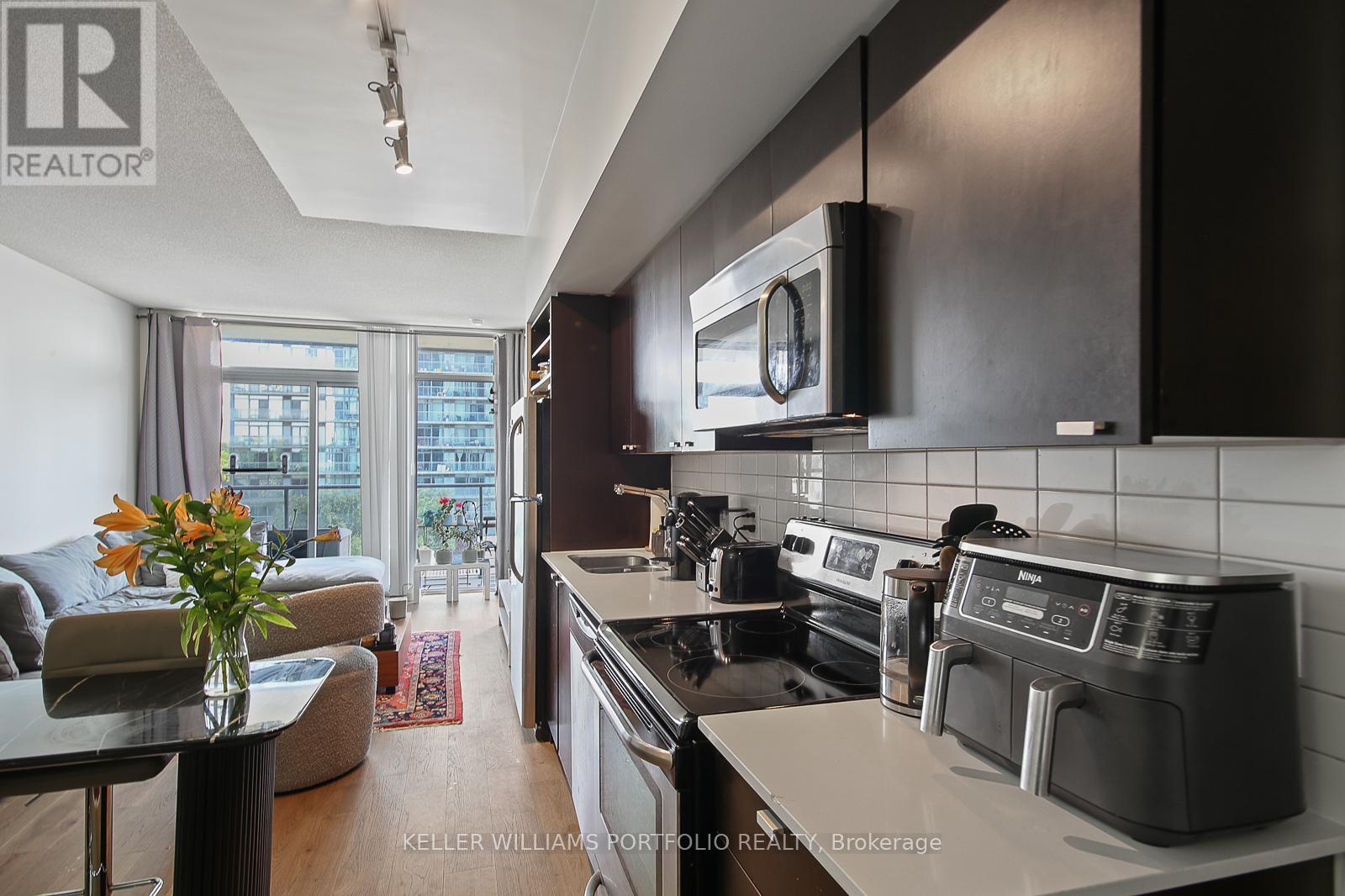 515 - 105 The Queensway Avenue, Toronto, Ontario  M6G 5B5 - Photo 6 - W12552568