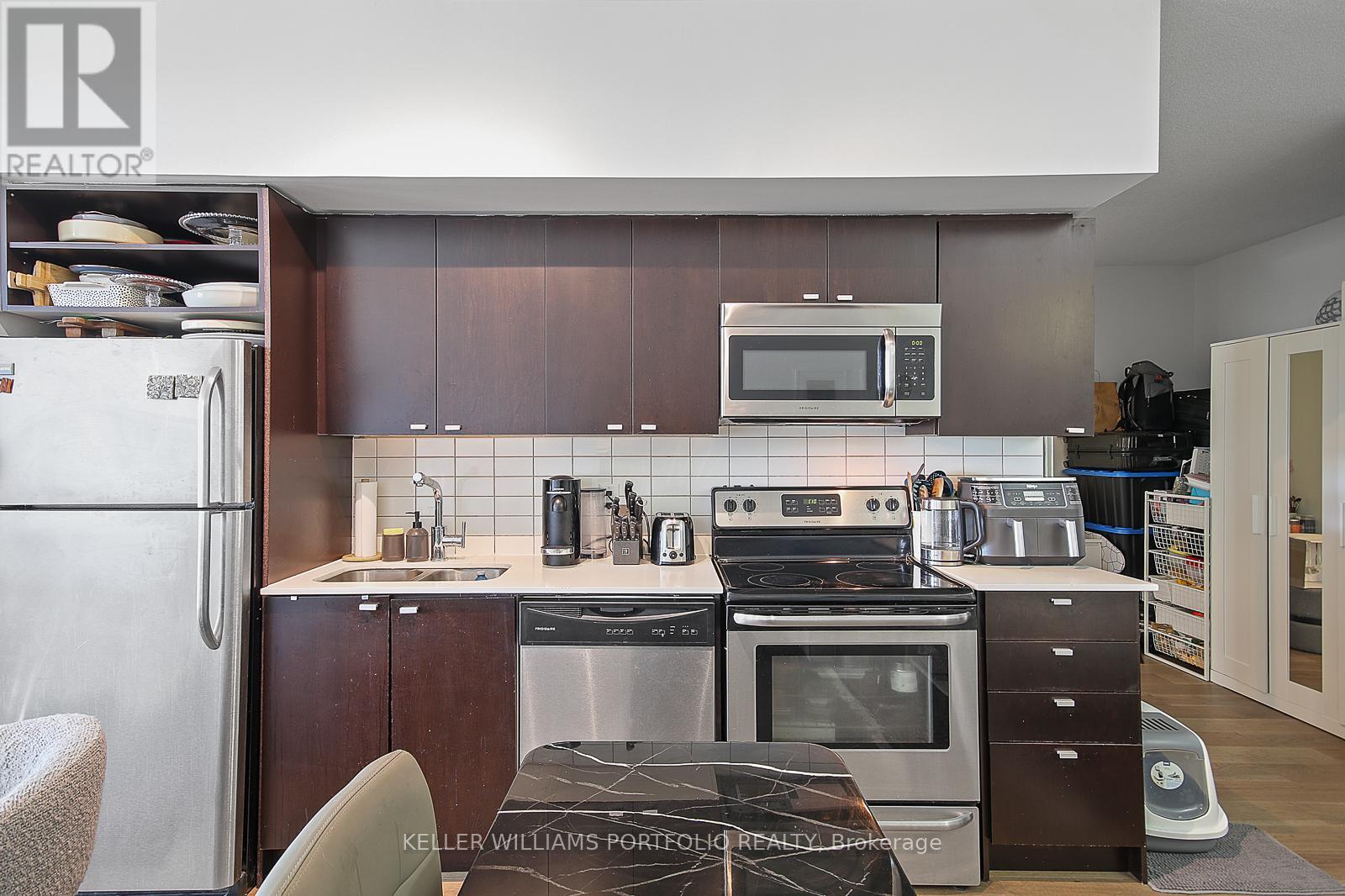 515 - 105 The Queensway Avenue, Toronto, Ontario  M6G 5B5 - Photo 7 - W12552568