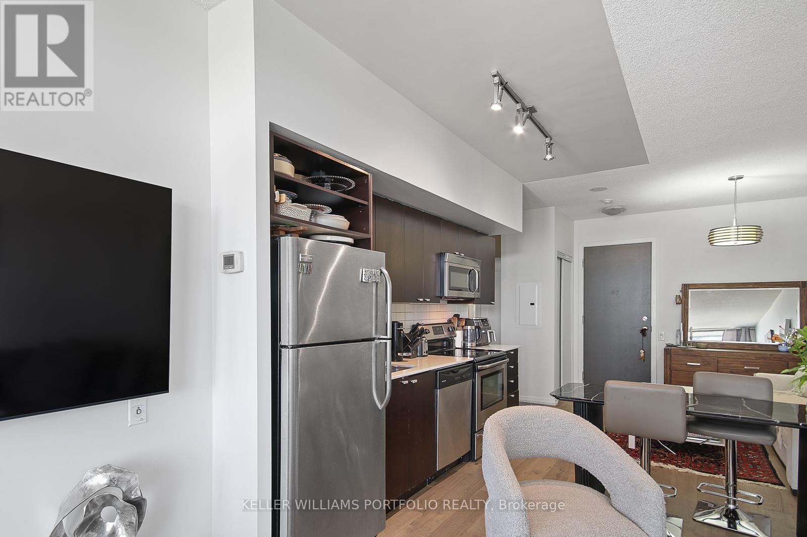 515 - 105 The Queensway Avenue, Toronto, Ontario  M6G 5B5 - Photo 8 - W12552568