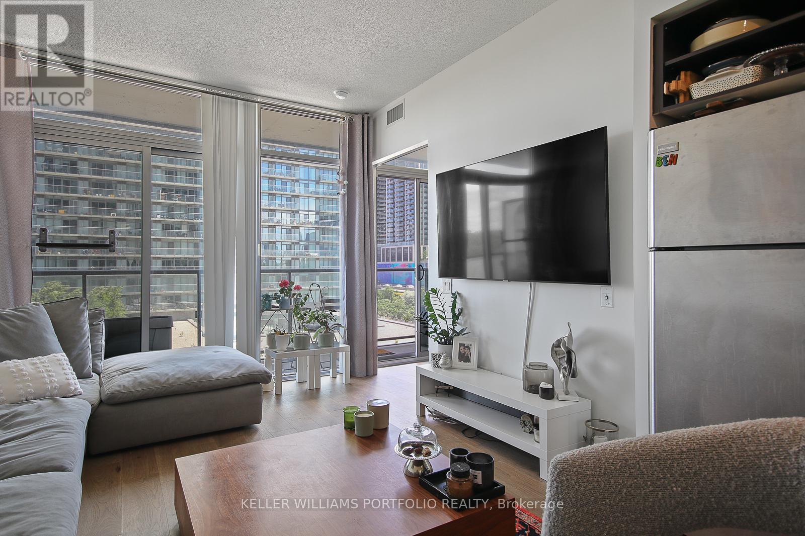 515 - 105 The Queensway Avenue, Toronto, Ontario  M6G 5B5 - Photo 9 - W12552568