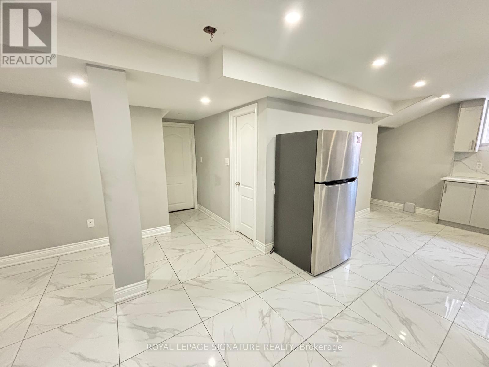 Lower - 59 Jayfield Road, Brampton, Ontario  L6S 3G4 - Photo 5 - W12552600