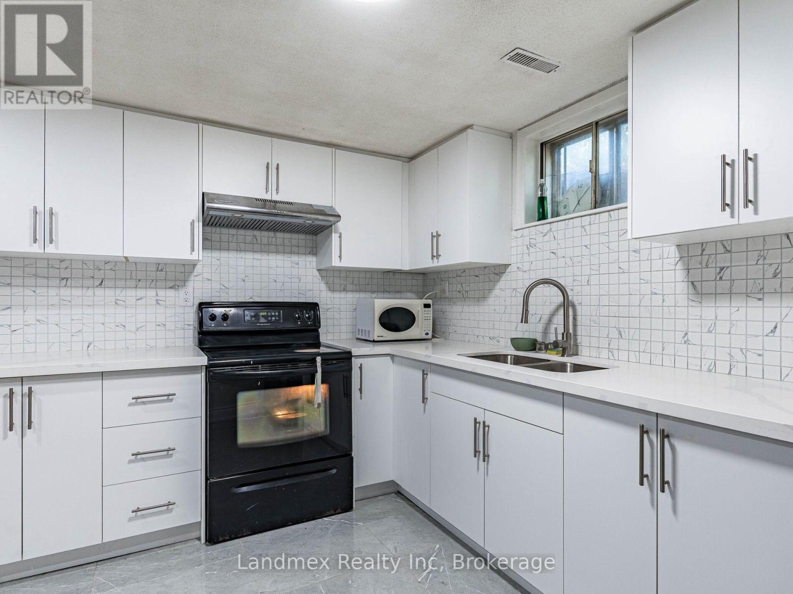 Lower - 7738 Kittridge Drive, Mississauga, Ontario  L4T 3J6 - Photo 4 - W12552602