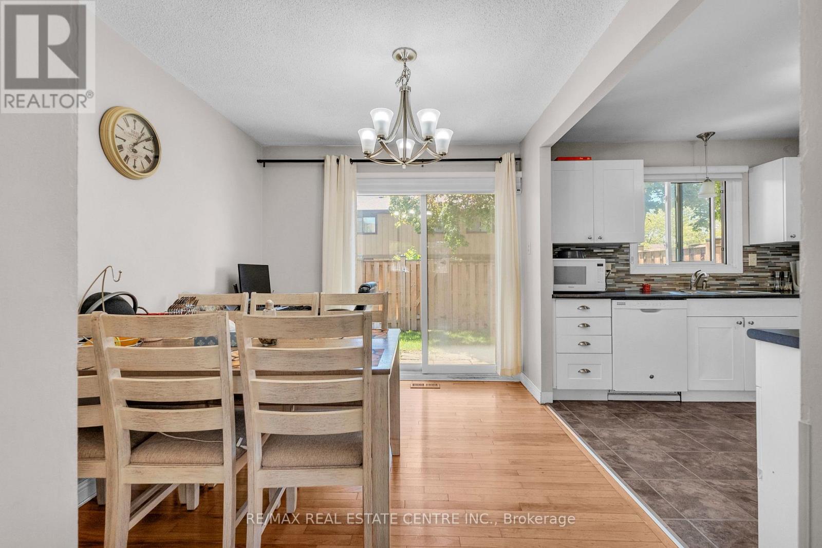 102 - 105 Hansen Road N, Brampton, Ontario  L6V 3C9 - Photo 10 - W12552608