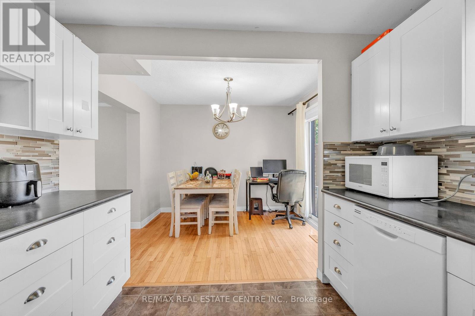 102 - 105 Hansen Road N, Brampton, Ontario  L6V 3C9 - Photo 8 - W12552608