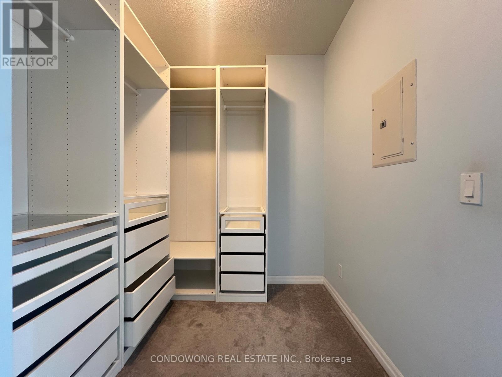 305 - 225 Webb Drive, Mississauga, Ontario  L5B 4P2 - Photo 10 - W12552614