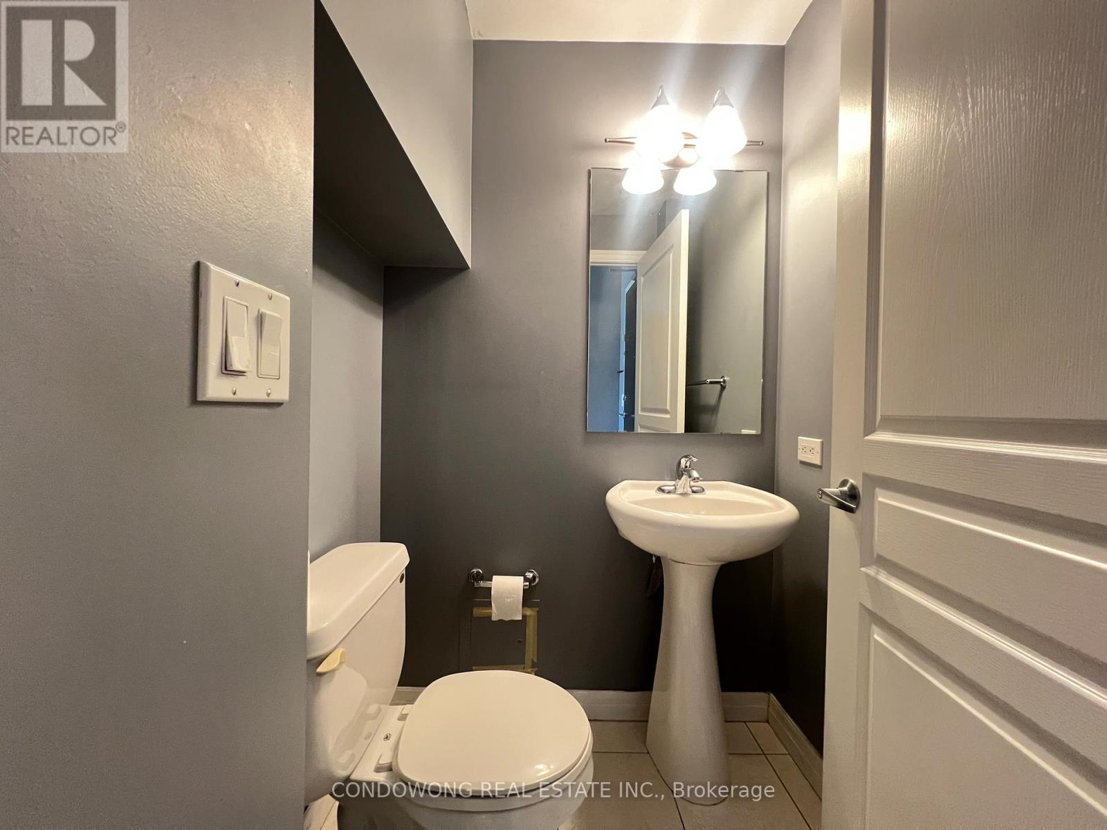 305 - 225 Webb Drive, Mississauga, Ontario  L5B 4P2 - Photo 16 - W12552614