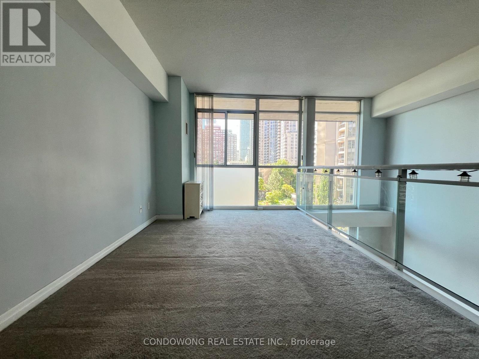 305 - 225 Webb Drive, Mississauga, Ontario  L5B 4P2 - Photo 2 - W12552614