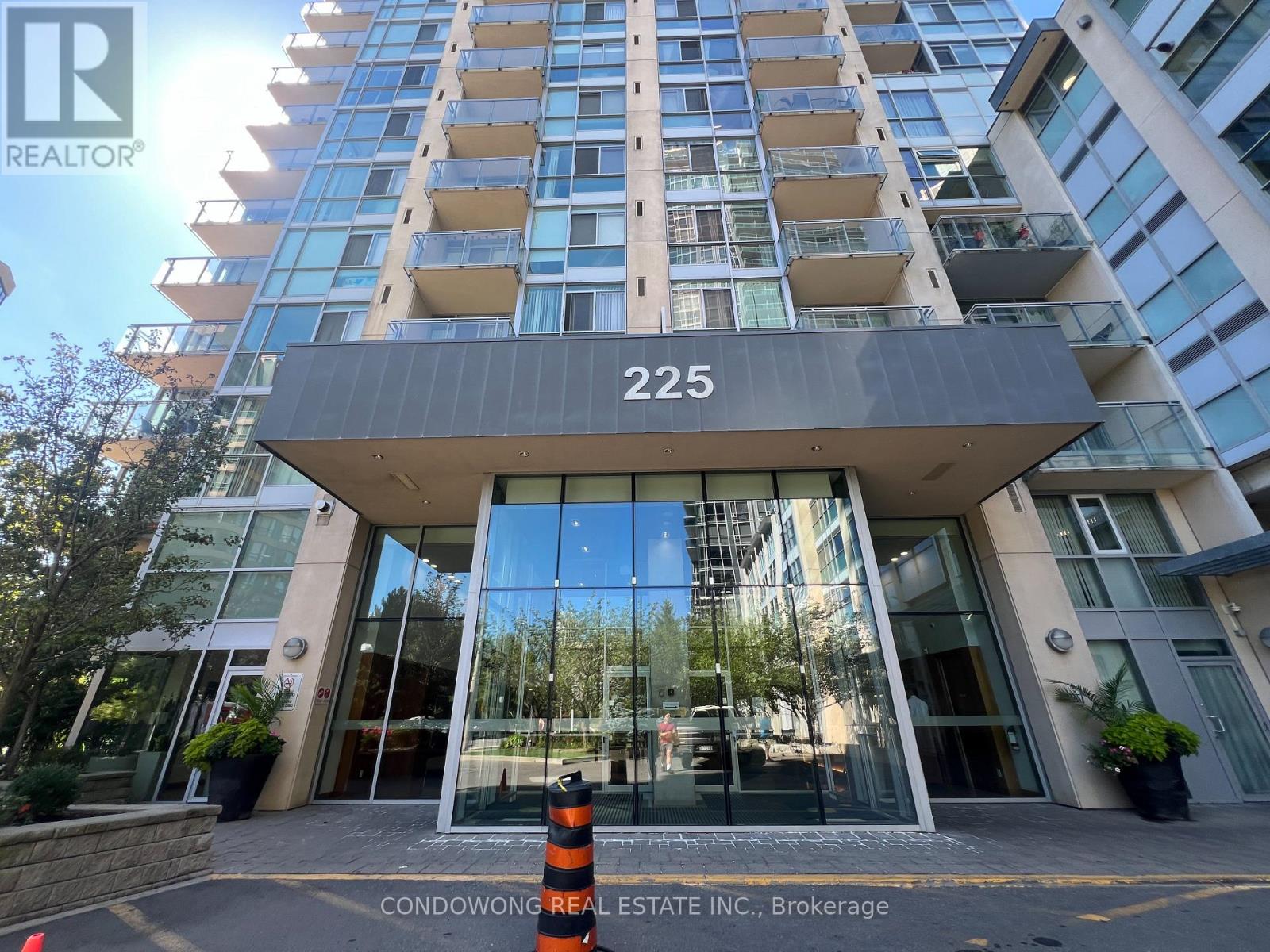 305 - 225 Webb Drive, Mississauga, Ontario  L5B 4P2 - Photo 29 - W12552614