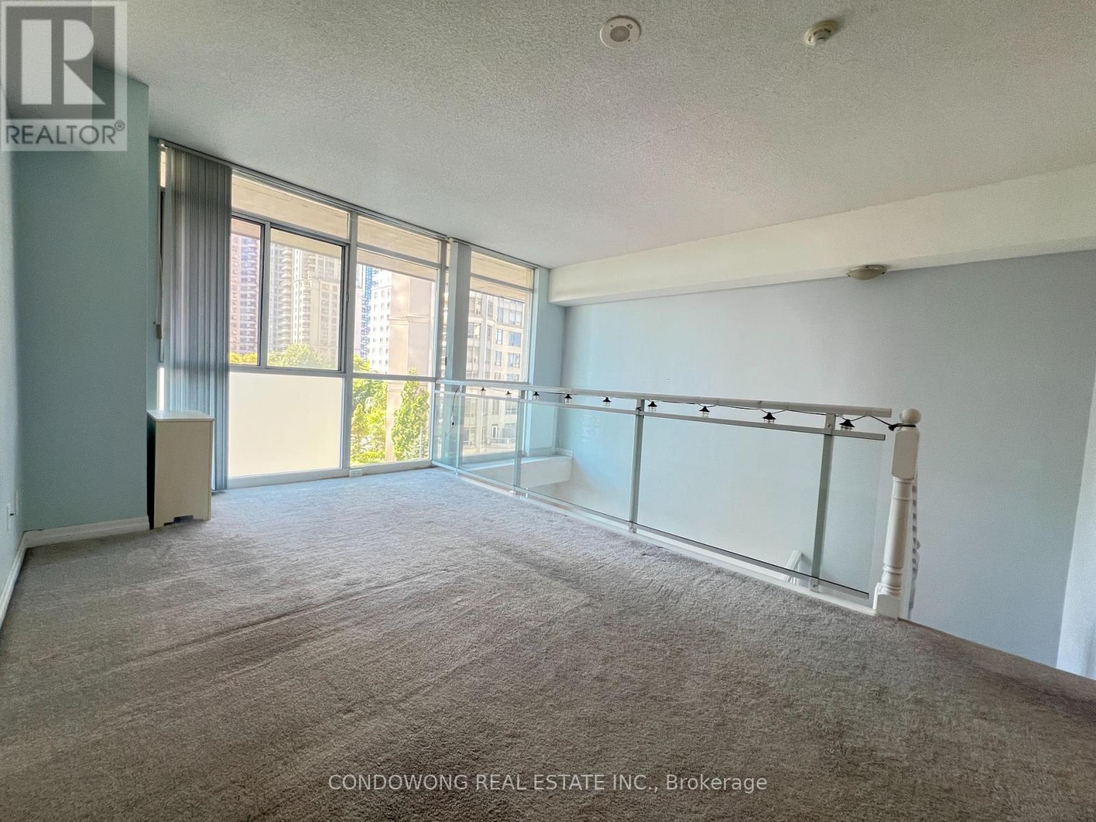 305 - 225 Webb Drive, Mississauga, Ontario  L5B 4P2 - Photo 3 - W12552614