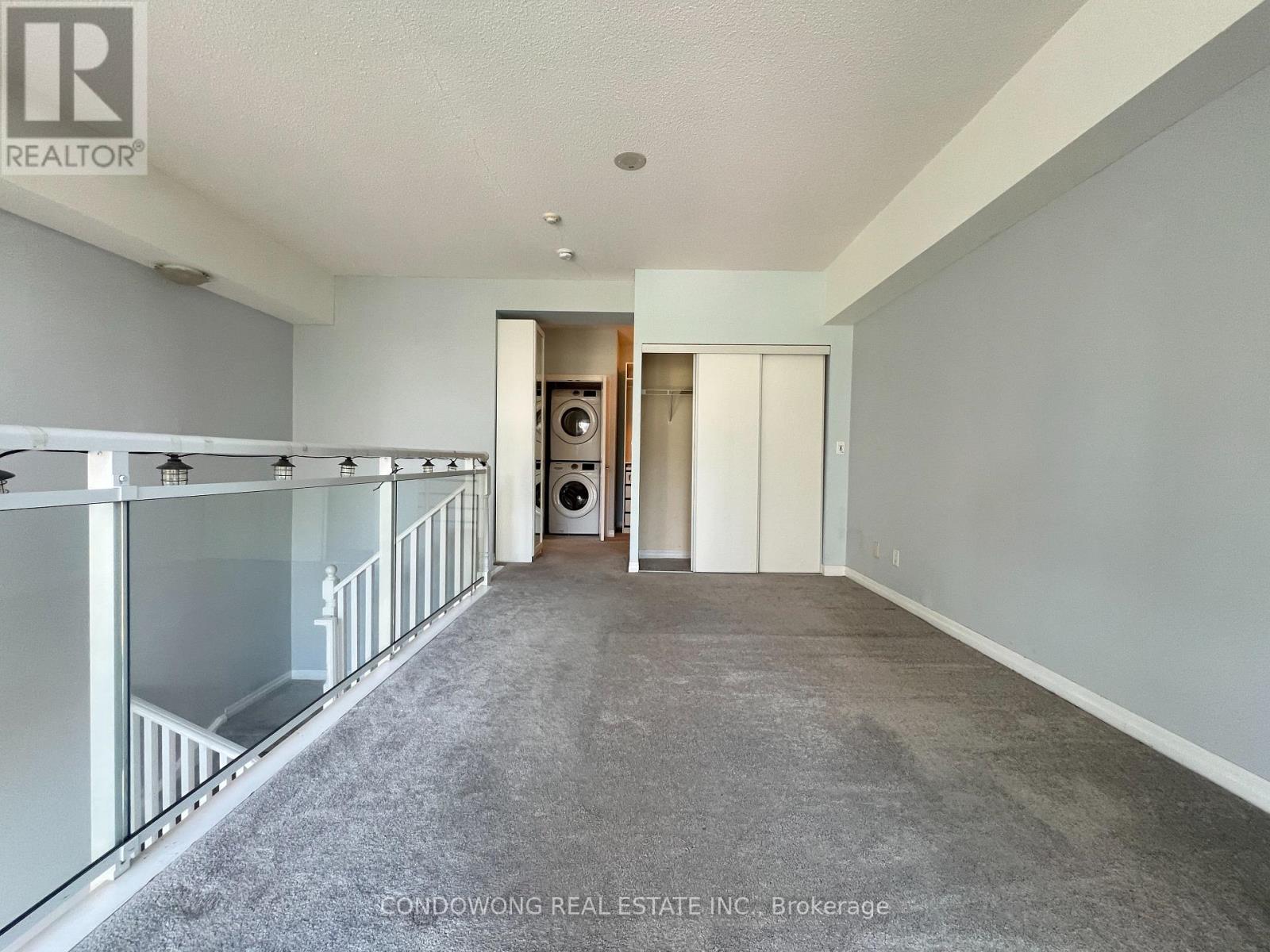 305 - 225 Webb Drive, Mississauga, Ontario  L5B 4P2 - Photo 4 - W12552614