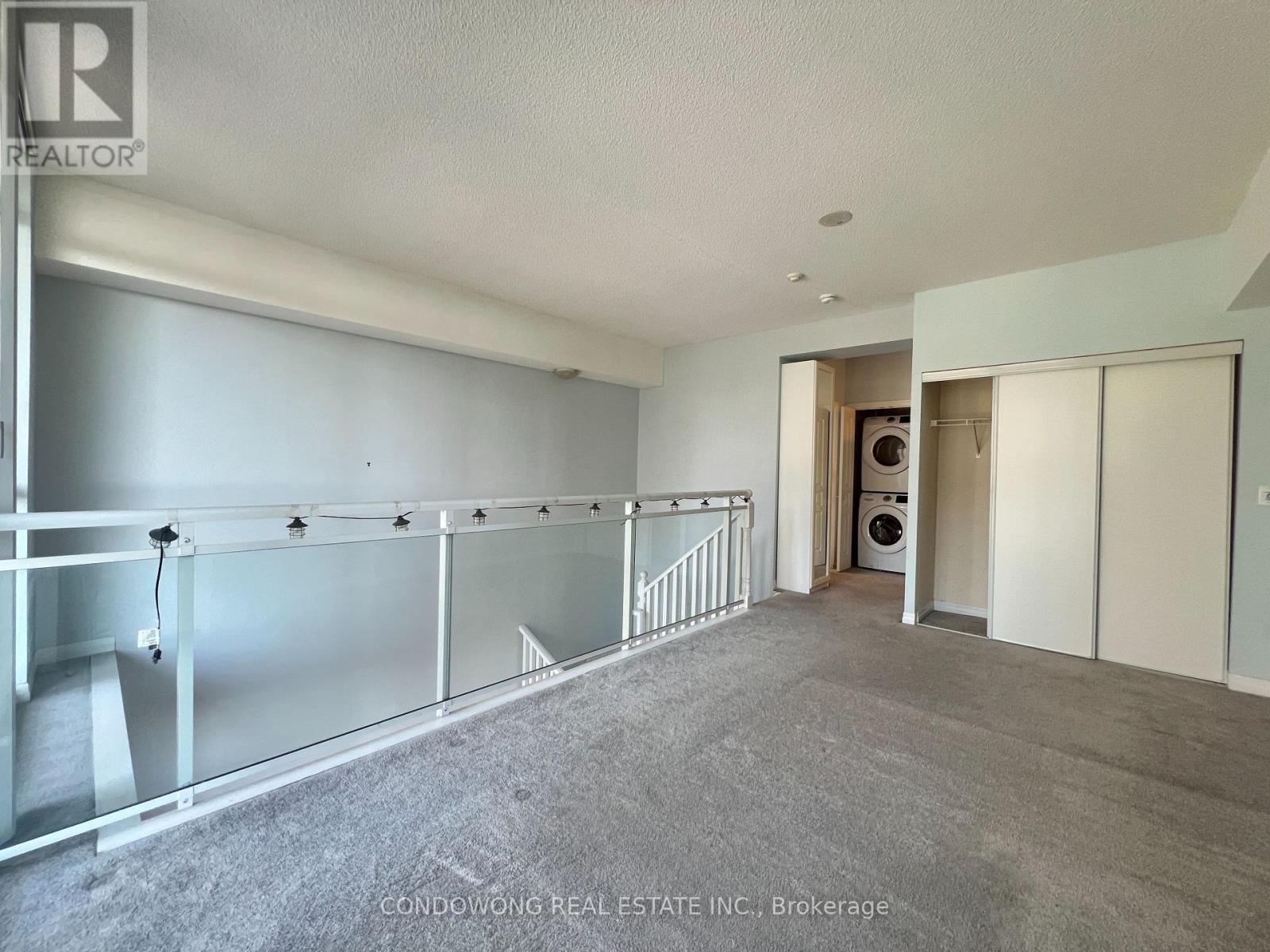 305 - 225 Webb Drive, Mississauga, Ontario  L5B 4P2 - Photo 5 - W12552614