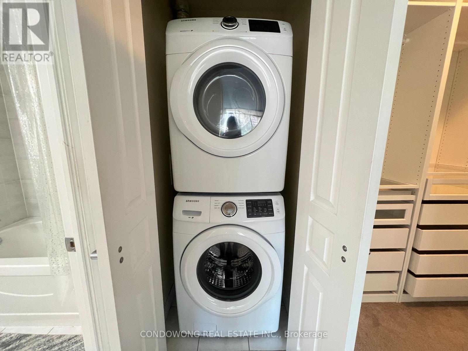 305 - 225 Webb Drive, Mississauga, Ontario  L5B 4P2 - Photo 6 - W12552614