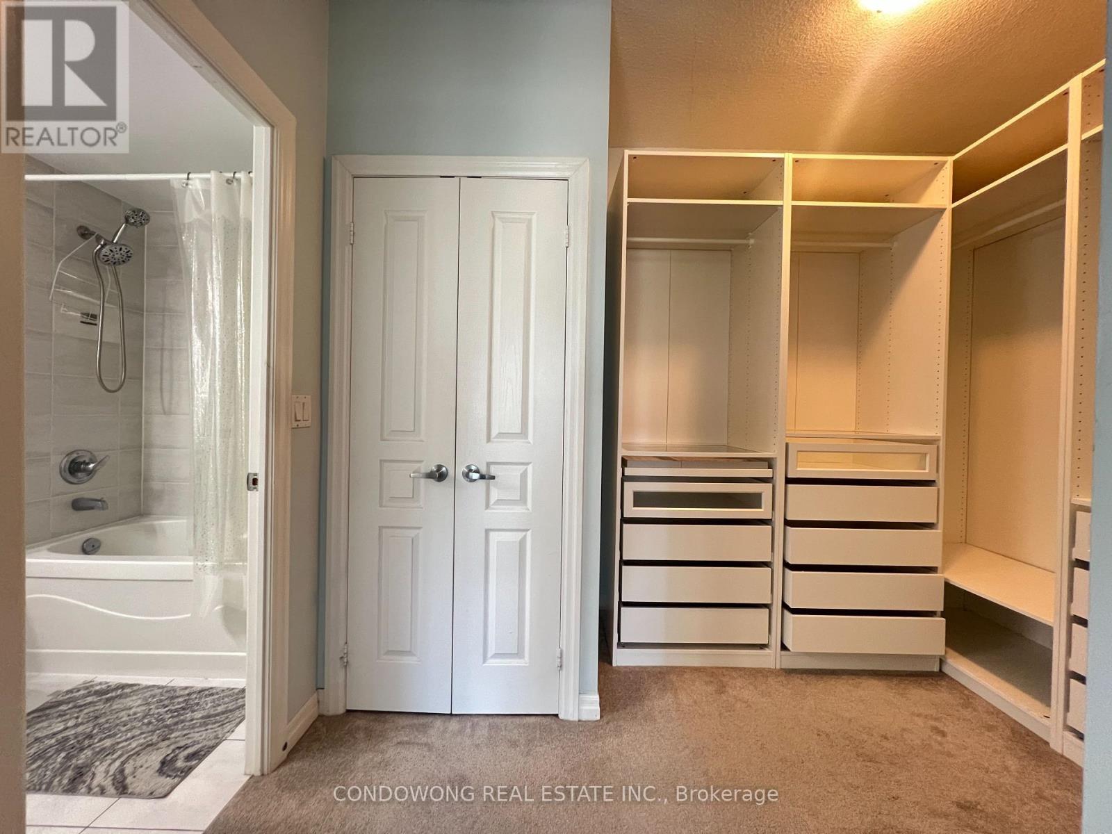 305 - 225 Webb Drive, Mississauga, Ontario  L5B 4P2 - Photo 7 - W12552614