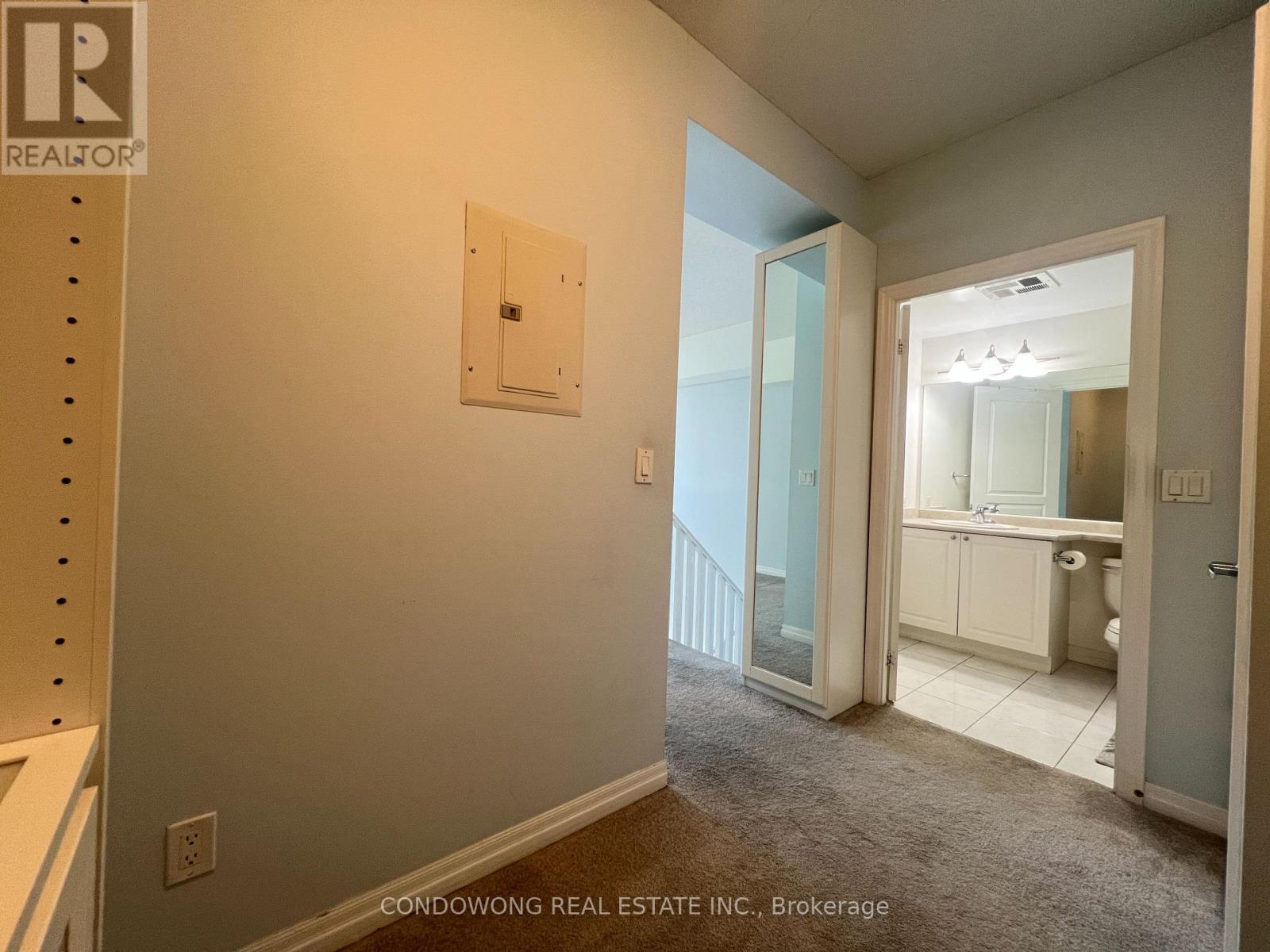 305 - 225 Webb Drive, Mississauga, Ontario  L5B 4P2 - Photo 8 - W12552614