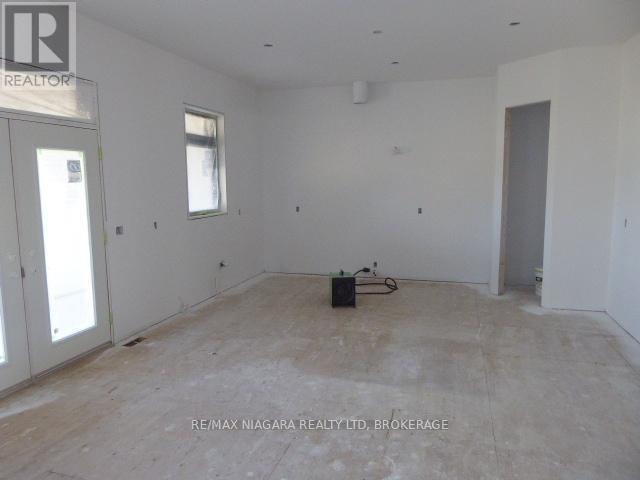 455 Mines Road, Haldimand, Ontario N3W 1X6 - Photo 10 - X12552666