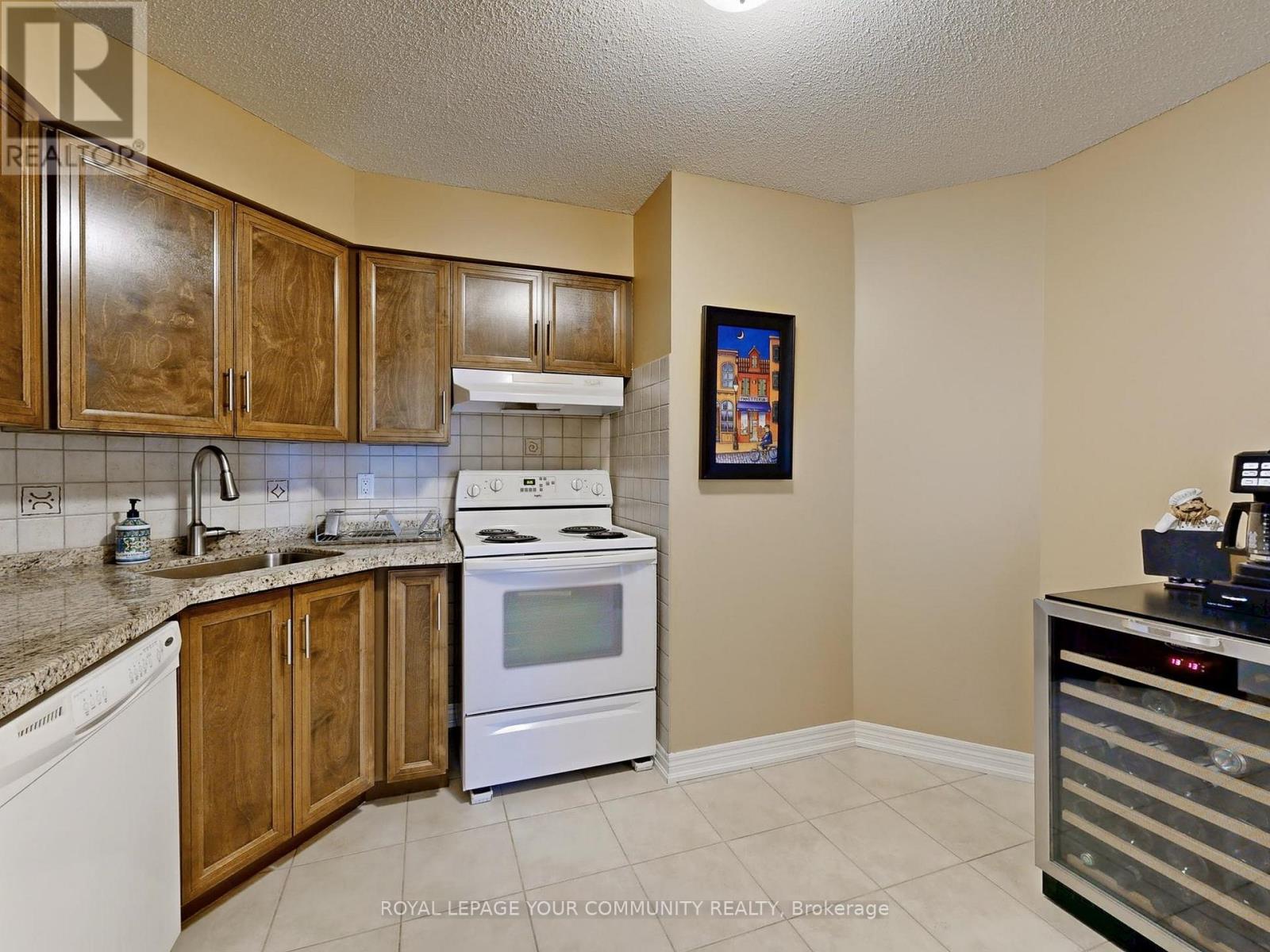 1611 - 61 Markbrook Lane, Toronto, Ontario  M9V 5E7 - Photo 11 - W12479975