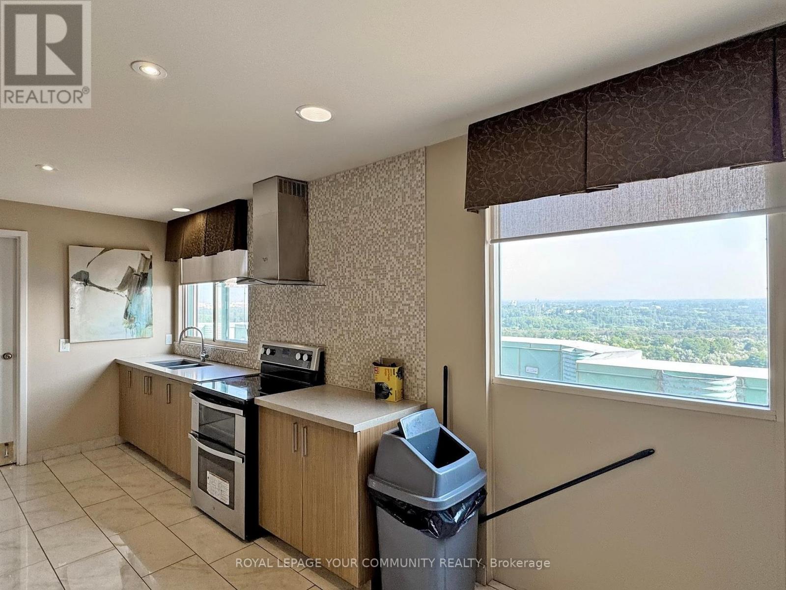 1611 - 61 Markbrook Lane, Toronto, Ontario  M9V 5E7 - Photo 38 - W12479975