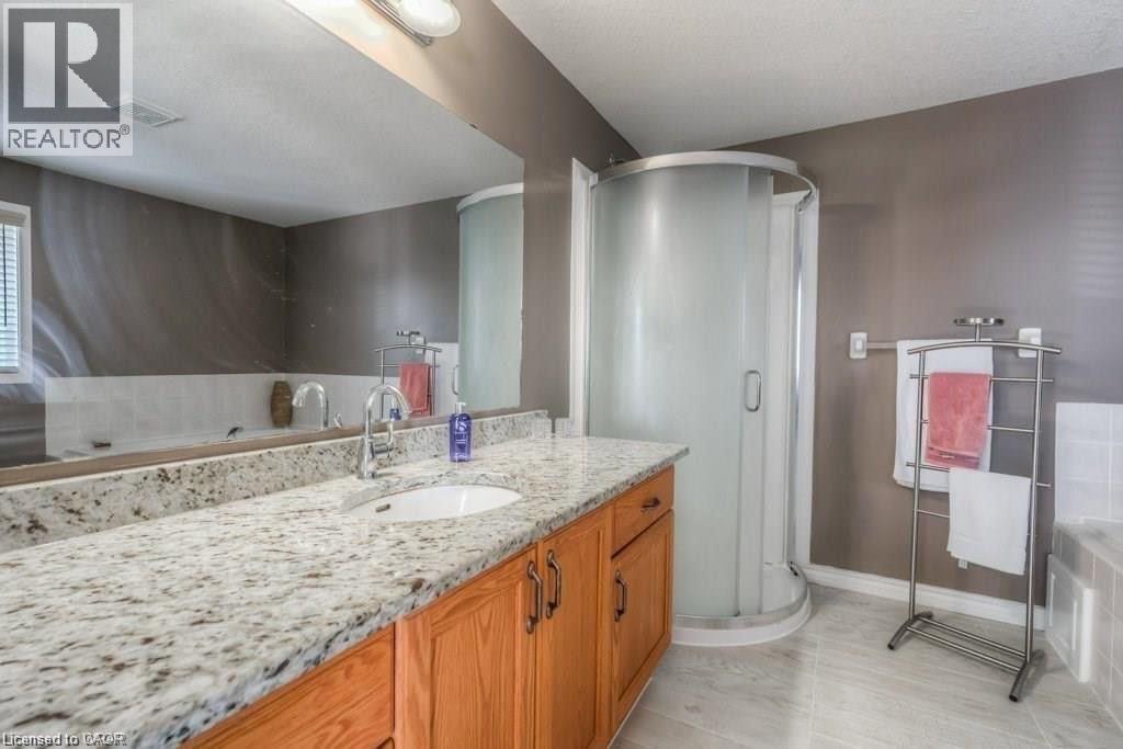 580 Activa Avenue, Kitchener, Ontario  N2E 4C3 - Photo 4 - 40788860