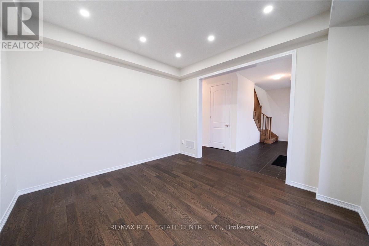 107 Cuesta Heights, Hamilton, Ontario  L8J 0M2 - Photo 12 - X12552450