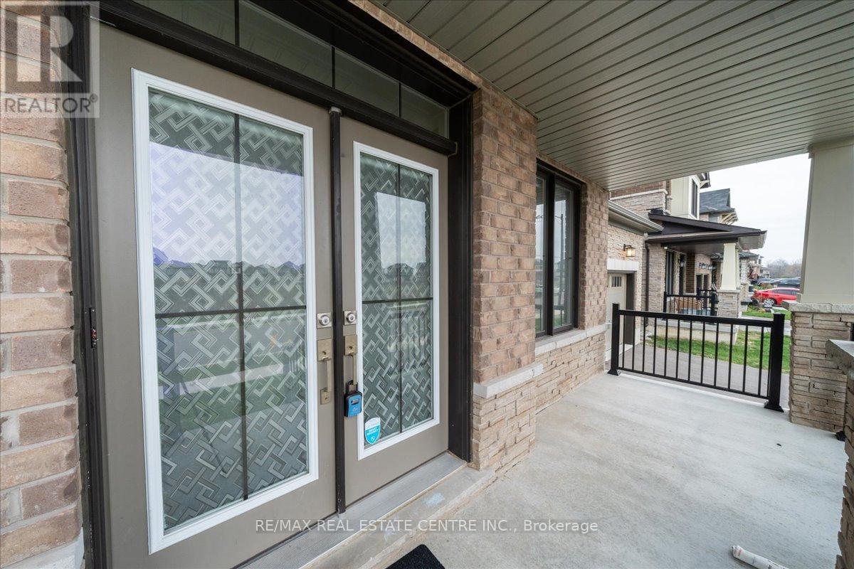 107 Cuesta Heights, Hamilton, Ontario  L8J 0M2 - Photo 4 - X12552450
