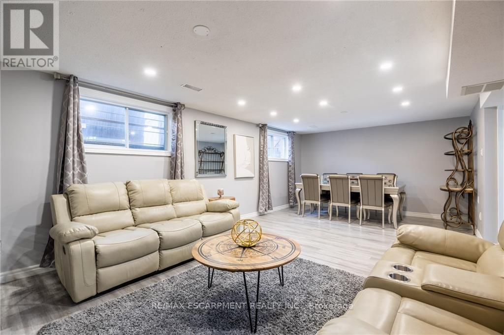 5 Twinoaks Crescent, Hamilton, Ontario  L8J 2E6 - Photo 23 - X12552470