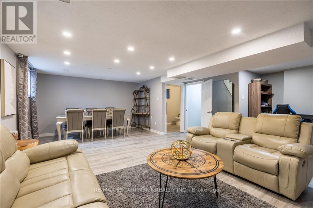 5 Twinoaks Crescent, Hamilton, Ontario  L8J 2E6 - Photo 24 - X12552470