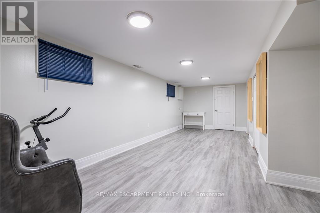 5 Twinoaks Crescent, Hamilton, Ontario  L8J 2E6 - Photo 28 - X12552470