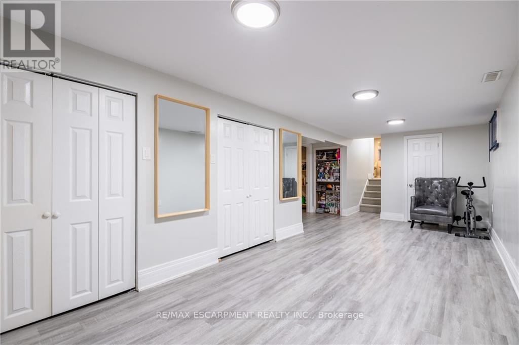 5 Twinoaks Crescent, Hamilton, Ontario  L8J 2E6 - Photo 30 - X12552470