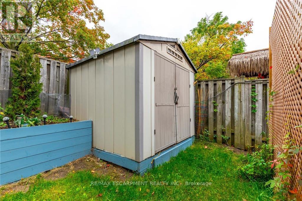 5 Twinoaks Crescent, Hamilton, Ontario  L8J 2E6 - Photo 35 - X12552470