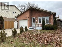 5 TWINOAKS CRESCENT, Hamilton, Ontario