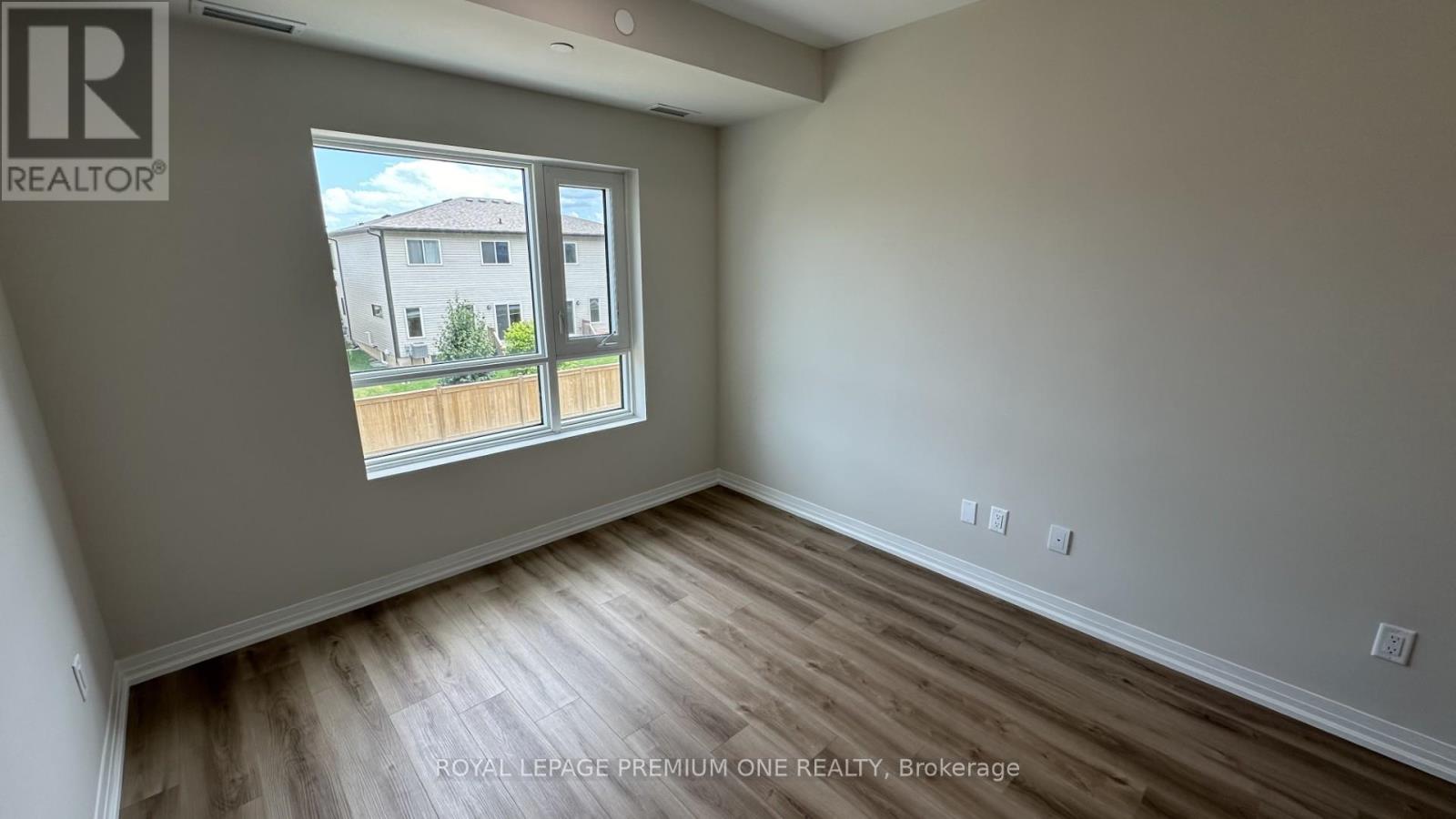 220 - 50 Herrick Avenue, St. Catharines, Ontario L2P 2T9 - Photo 27 - X12552482