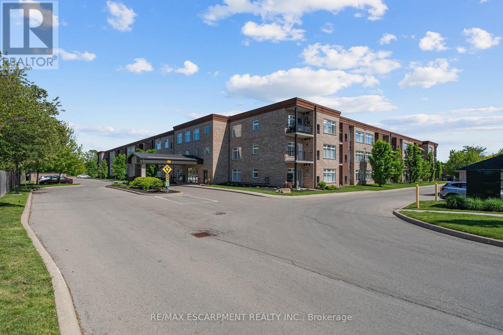 213 - 4644 Pettit Avenue, Niagara Falls, Ontario  L2E 0B4 - Photo 2 - X12552498