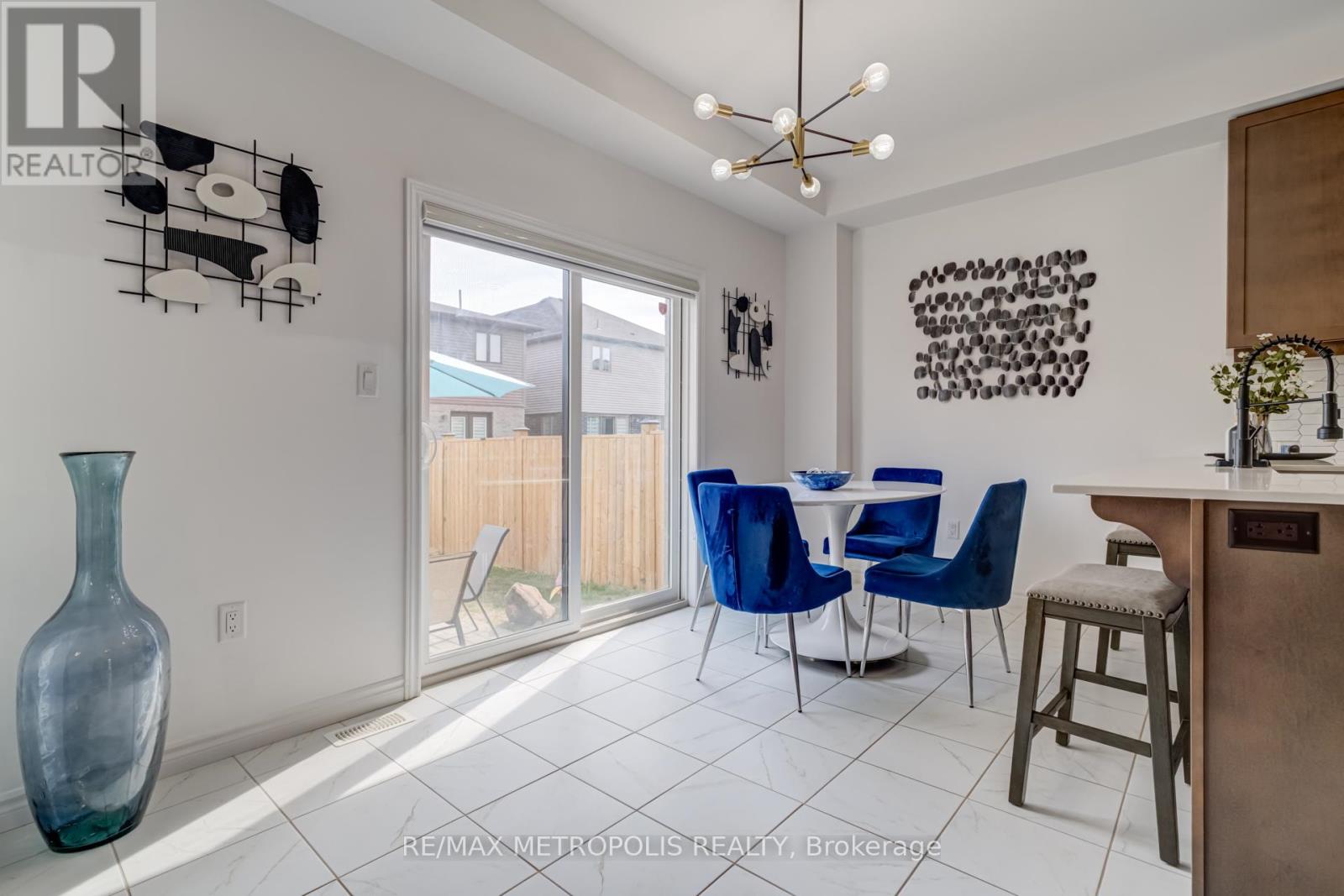 177 Longboat Run W, Brantford, Ontario  N3T 0T1 - Photo 13 - X12552554