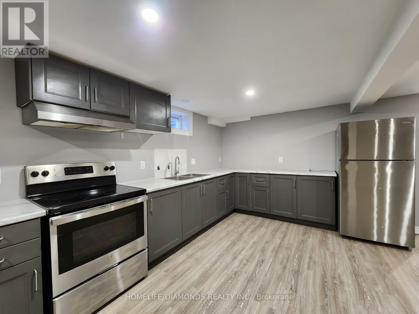 Lower - 5 Calcott Court, Thorold, Ontario  L2V 4J9 - Photo 4 - X12548888