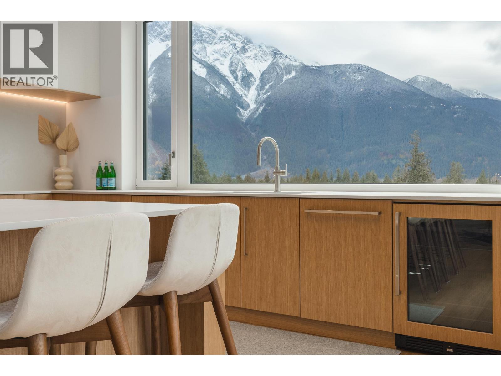 1780 Pinewood Drive, Pemberton, British Columbia  V0N 2L3 - Photo 16 - R3067965