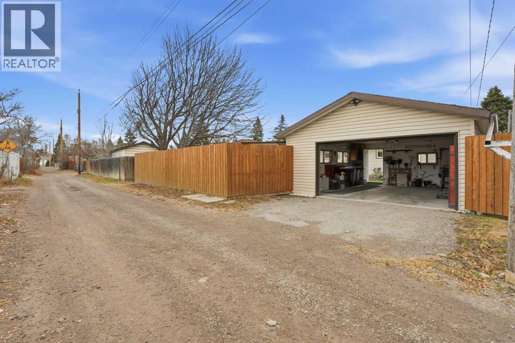 4501 Fordham Crescent Se, Calgary, Alberta  T2A 2A2 - Photo 3 - A2270370