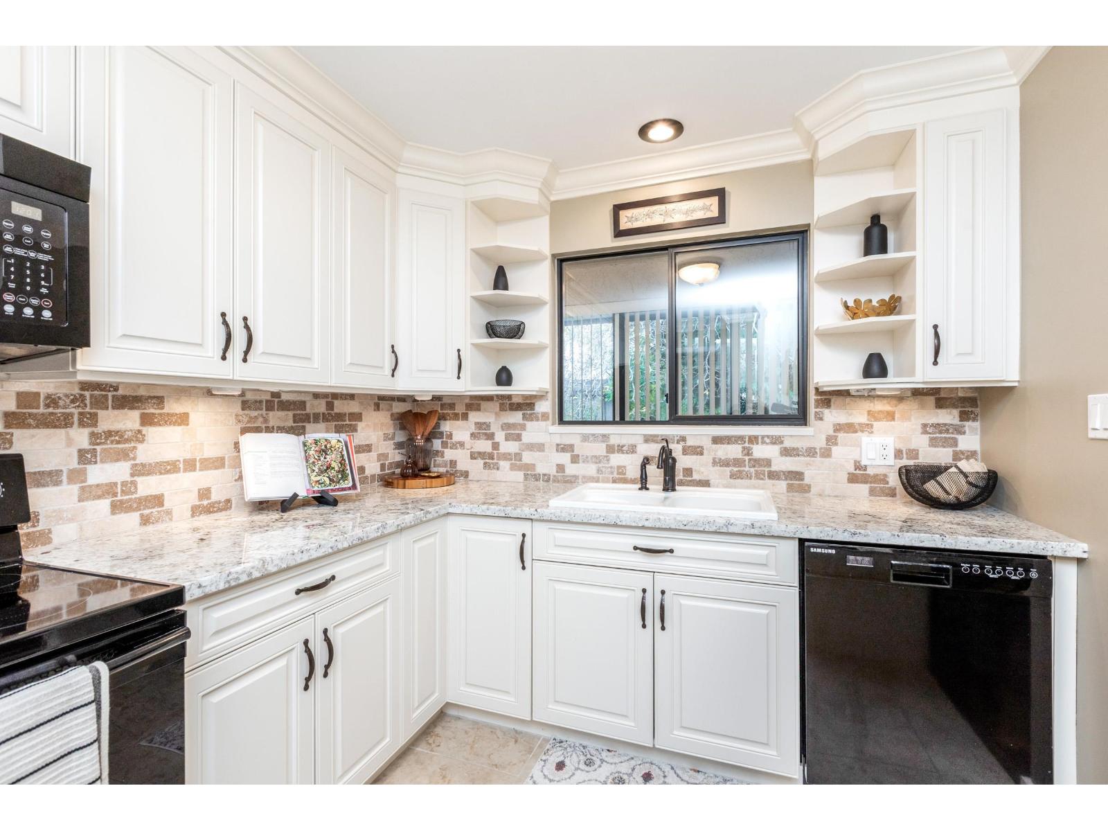 304 1351 Vidal Street, White Rock, British Columbia  V4B 5G7 - Photo 2 - R3067941