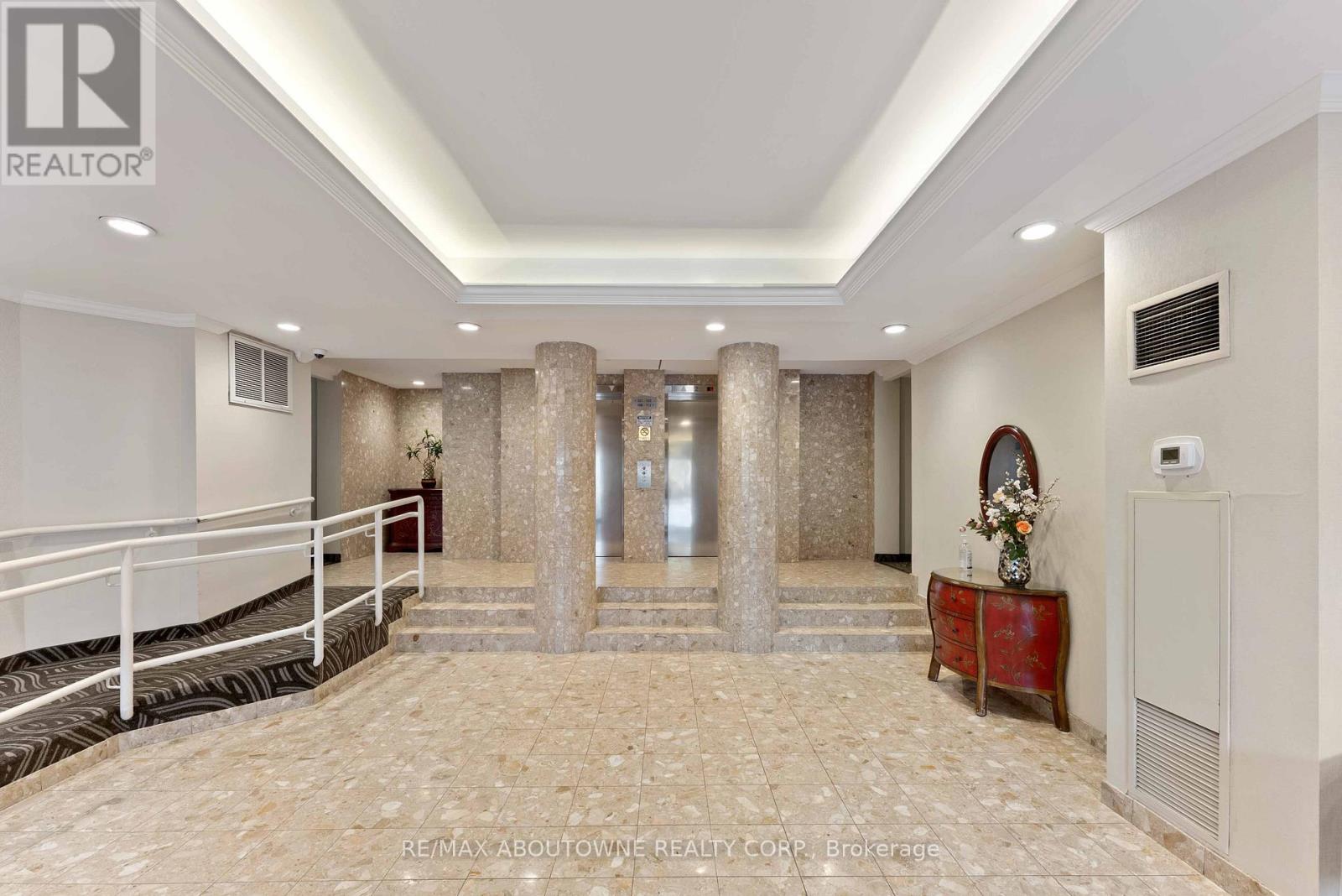 903 - 1110 Walden Circle, Mississauga, Ontario L5J 4R3 - Photo 4 - W12540338