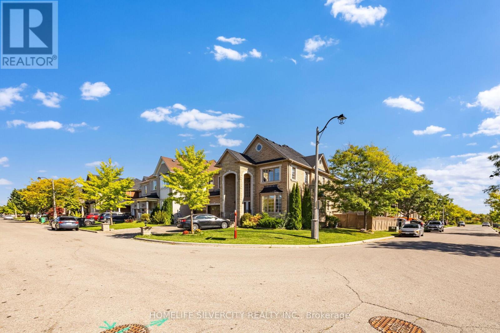 29 Sagebrook Road, Brampton, Ontario  L6P 2Y5 - Photo 2 - W12544628